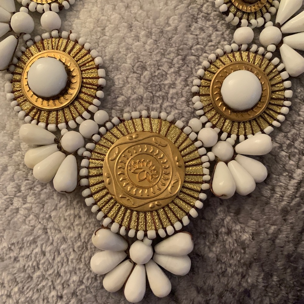 White Statement Necklace - Picture 3 of 7